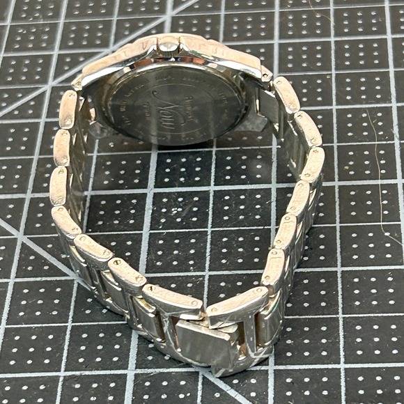 Armitron Now Womens Watch Silver Tone Mother of Pearl Crystal Bezel 75/3639SV - Picture 6 of 8